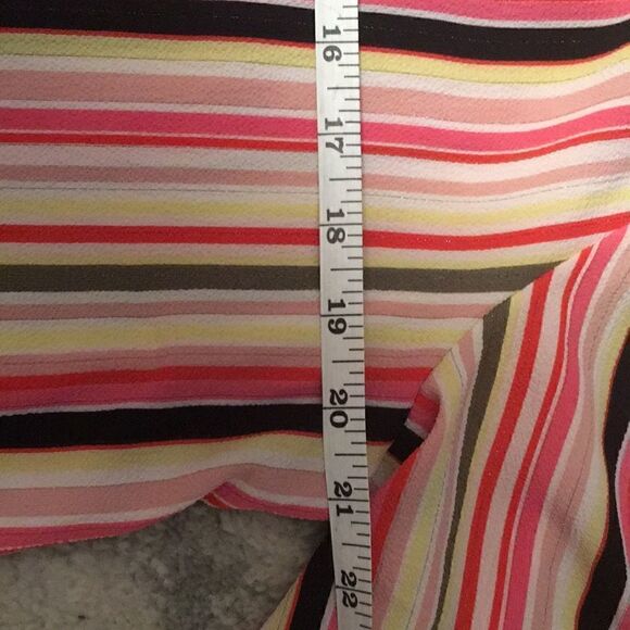 Stripped top XL super fun and cute cold shoulder top - Picture 3 of 4